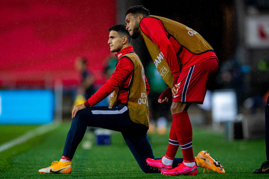 Mohamed «Moi» Elyounoussi and Joshua King of Norway warm