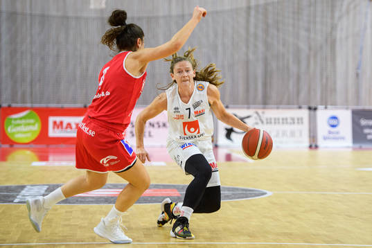 Visbys Jennifer Ashton och Uppsalas Crystel Bittar