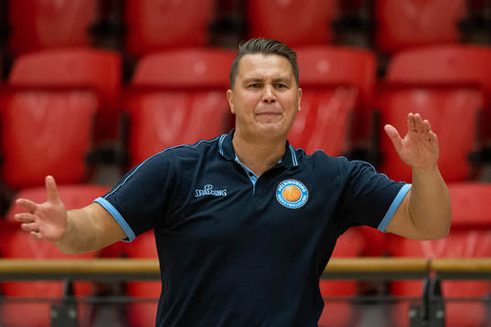 Helsingborgs Head Coach Ville Tuominen reagerar