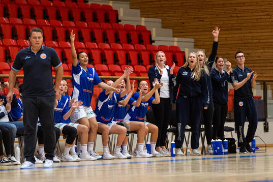 Helsingborgs spelare och ledare jublar