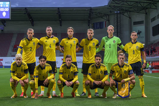 The starting eleven of of Sweden pose for a team photo