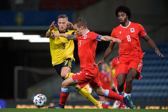 Jesper Karlsson of Sweden against Yannis Dublin and Gianni