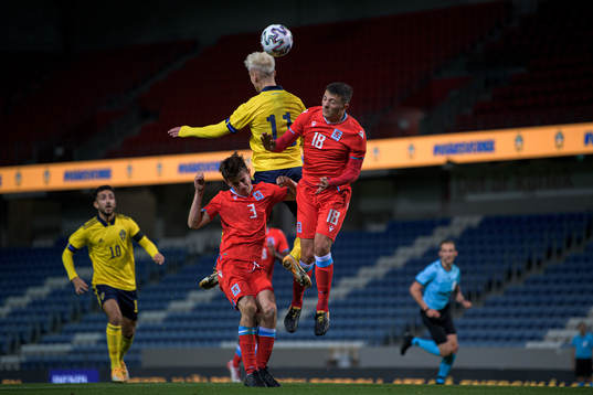 Pontus Almqvist of Sweden against Léon Schmit and Eldin