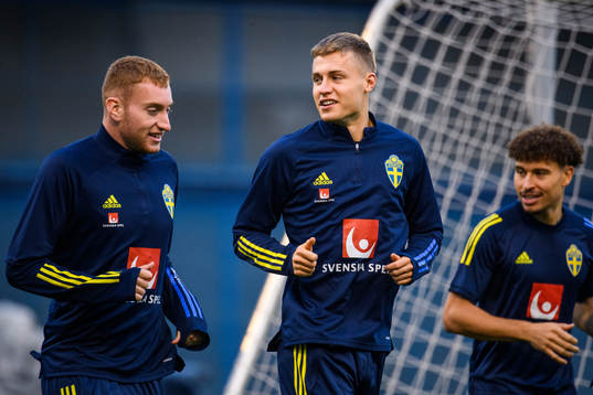 Dejan Kulusevski and Mattias Svanberg of the Swedish