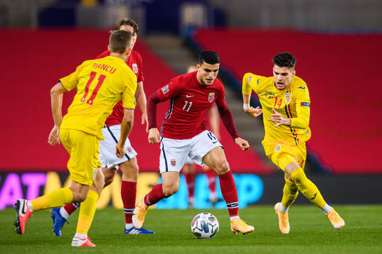 Mohamed «Moi» Elyounoussi of Norway and Ianis Hagi of