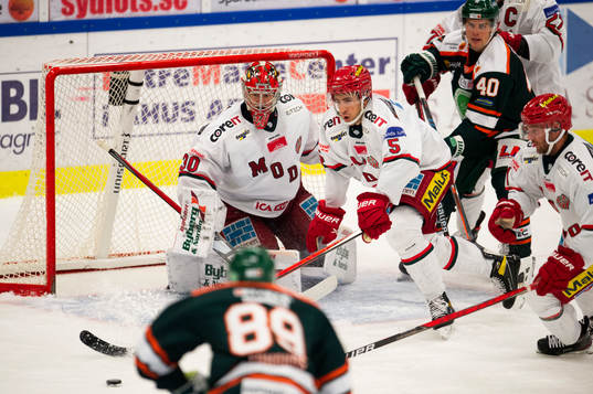 Modos målvakt Anthony Peters och Frank Corrado