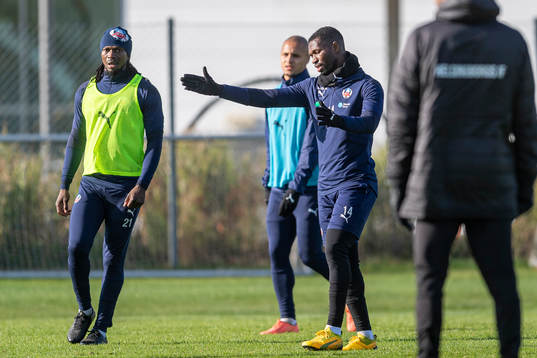 Mohammed Abubakari gestikulerar