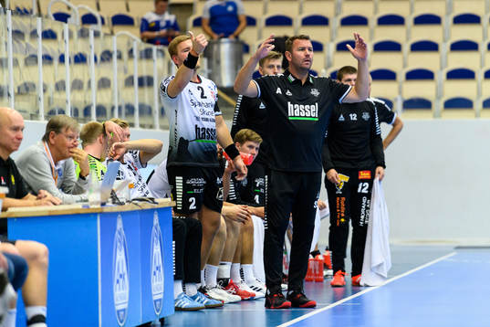 IFK Ystads tränare Sebastian Seifert reagerar