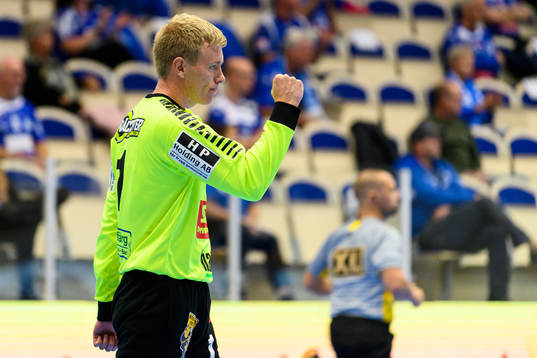 IFK Ystads målvakt Henrik Nordlander jublar