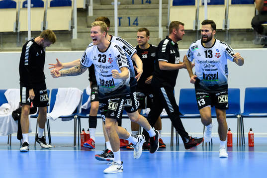 IFK Ystads spelare jublar