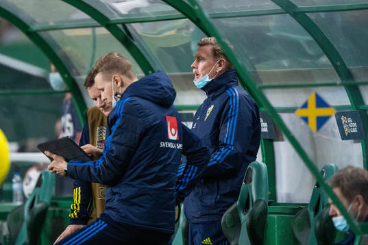 assistant coach Peter Wettergren of Sweden