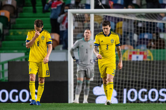 Albin Ekdal  and Victor Nilsson Lindelöf looks dejected