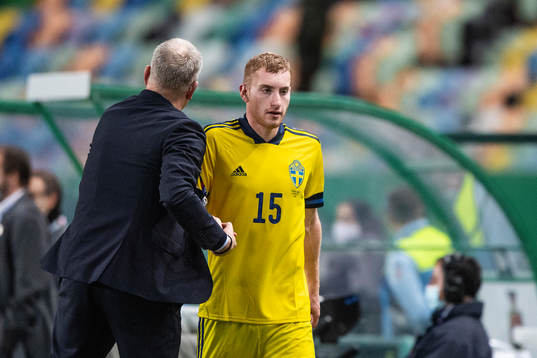 head coach Janne Andersson and Dejan Kulusevski of Sweden