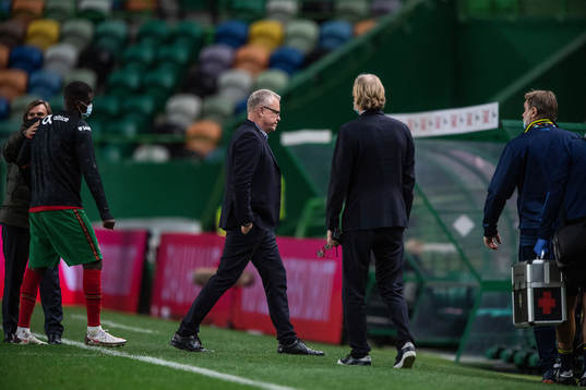 head coach Janne Andersson of Sweden looks dejected