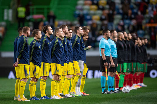 Teams line up