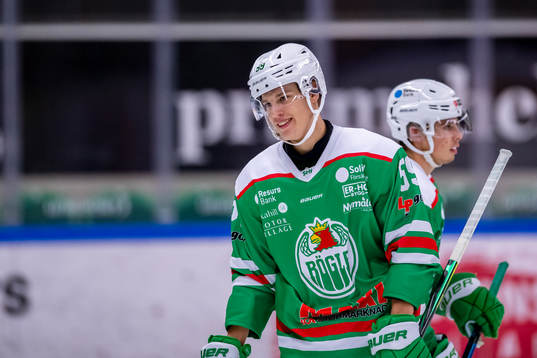Rögles Senna Peeters jublar