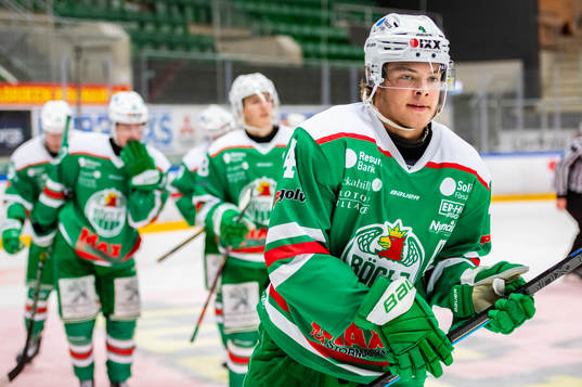 Rögles Philip Törnqvist  jublar