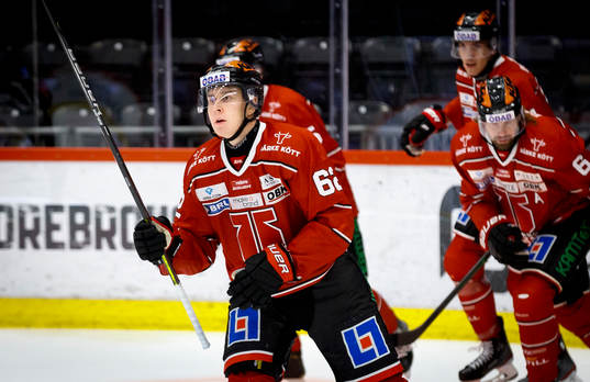 Örebros Robert Leino jublar