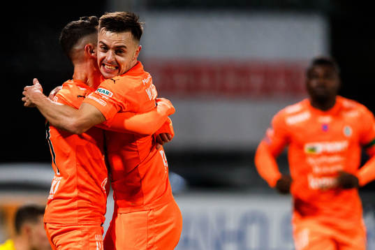 AFC Eskilstunas Gabriel Somi jublar med Ryabn Williams