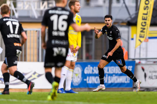 Örebros Deniz Hümmet jublar