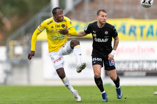 Falkenbergs Nsima Peter och Örebros Andreas Skovgaard