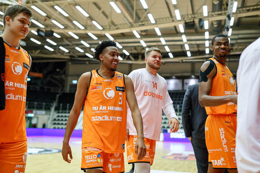 Norrköping Dolphins Kamau Thutmoses Stokes jublar