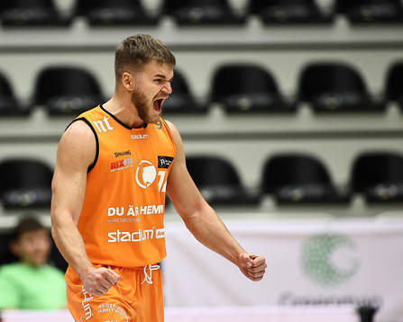 Norrköping Dolphins Hampus Åhlin jublar