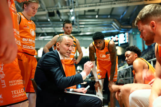 Norrköping Dolphins tränare Mikko Riipinen