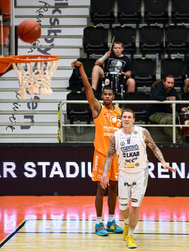 Skott av Norrköping Dolphins Phillip Carr