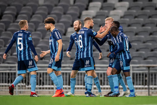 Djurgårdens Kalle Holmberg jublar med lagkamrater