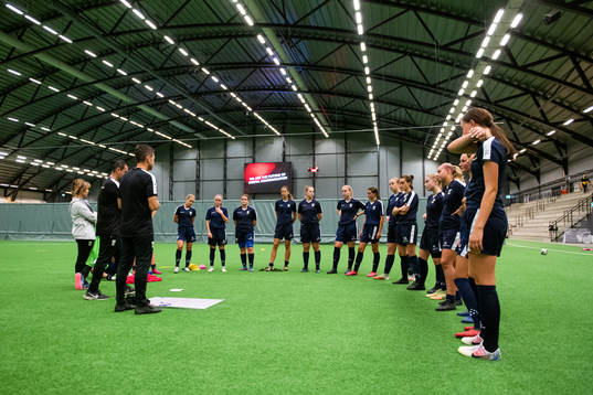 Tränare och spelare samlas