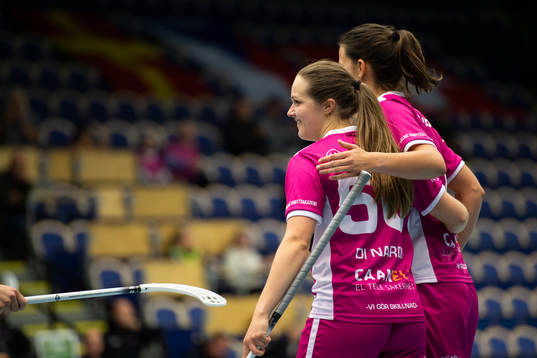s Cecilia Di Nardo och Malmö FBC:s Andrea Gämperli jublar
