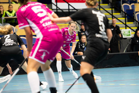 s Maja Ekström skjuter och gör mål