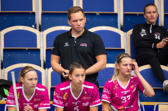 s assisterande tränare Martin Kosarek
