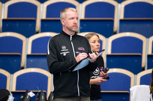 s assisterande tränare Fredrik Nilsson