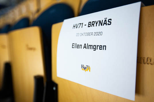 En skylt på läktaren för publiken