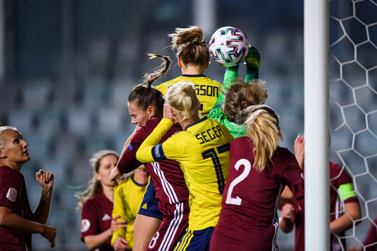 Magdalena Eriksson of Sweden scores the 4-0 goal