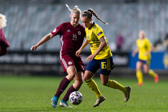 Karlina Miksone of Latvia and Julia Zigiotti Olme of Sweden