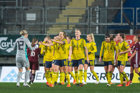 Magdalena Eriksson of Sweden celebrate with goalkeeper