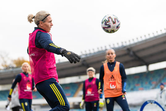Goalkeeper Jennifer Falk