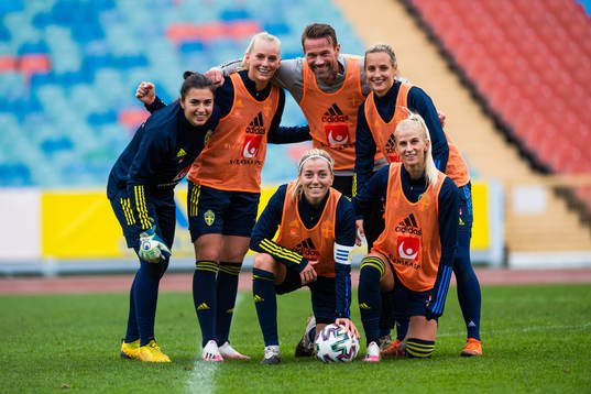 Goalkeeper Zecira Musovic, Stina Blackstenius, Linda