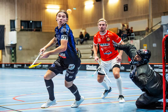 Helsingborgs Jonathan Nilsson mot Höllvikens målvakt Mike