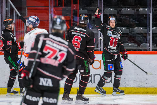 Örebros Mathias Bromé jublar