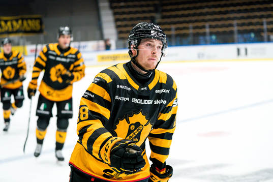 Skellefteås Jesper Frödén jublar