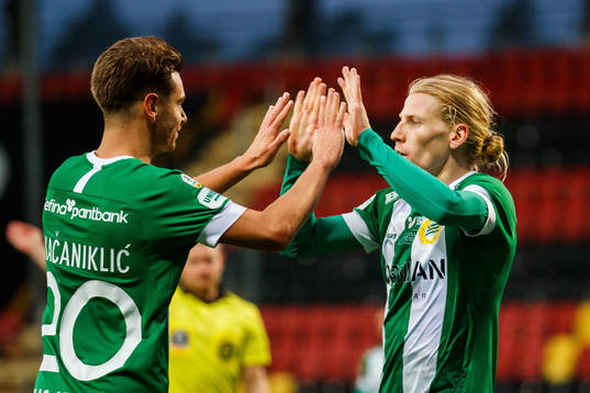 Hammarbys Alexander Kacaniklic jublar med Gustav Ludwigson