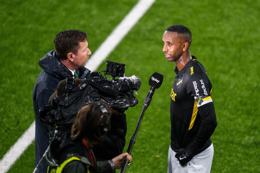 s Henok Goitom blir intervjuad av Dplay