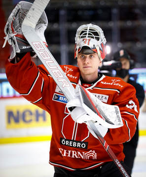 Örebros målvakt Jonas Arntzen jublar