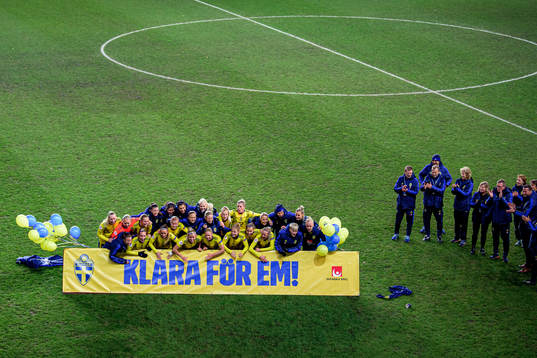Players of Sweden celebrate