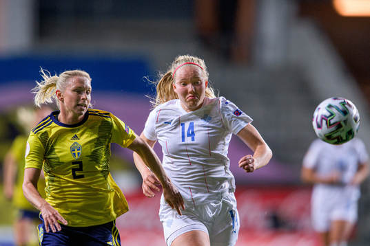 Jonna Andersson of Sweden and Hlín Eiríksdóttir of