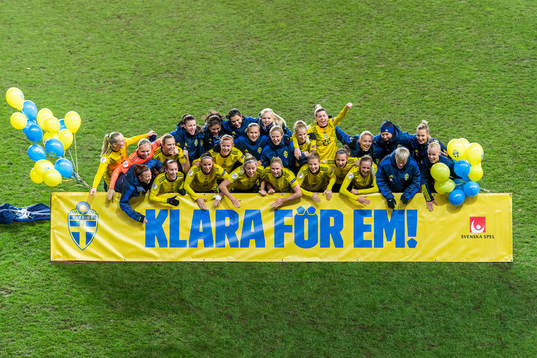 Players of Sweden celebrate